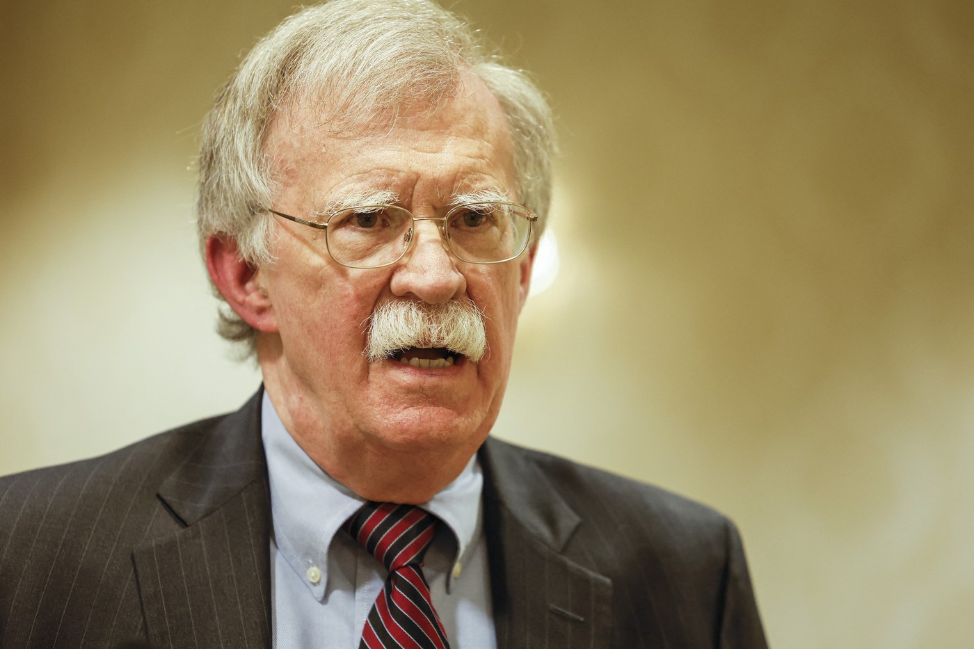 Bolton pristao da se izjasni krivim!
