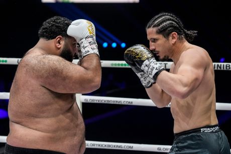 Glory Kickboxing, NABIL KHACHAB vs MILOŠ CVJETIĆANIN