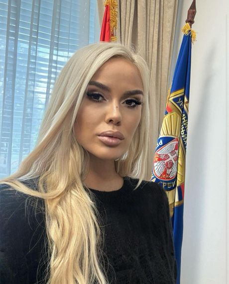 Ana Grozdanović Ana Grozdanović