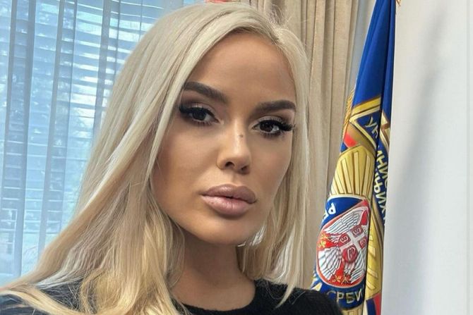 Ana Grozdanović Ana Grozdanović