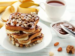 Tost sa bananama i orasima