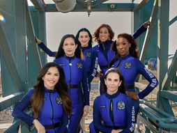 Loren Sančez, Keti Peri, let u svemir