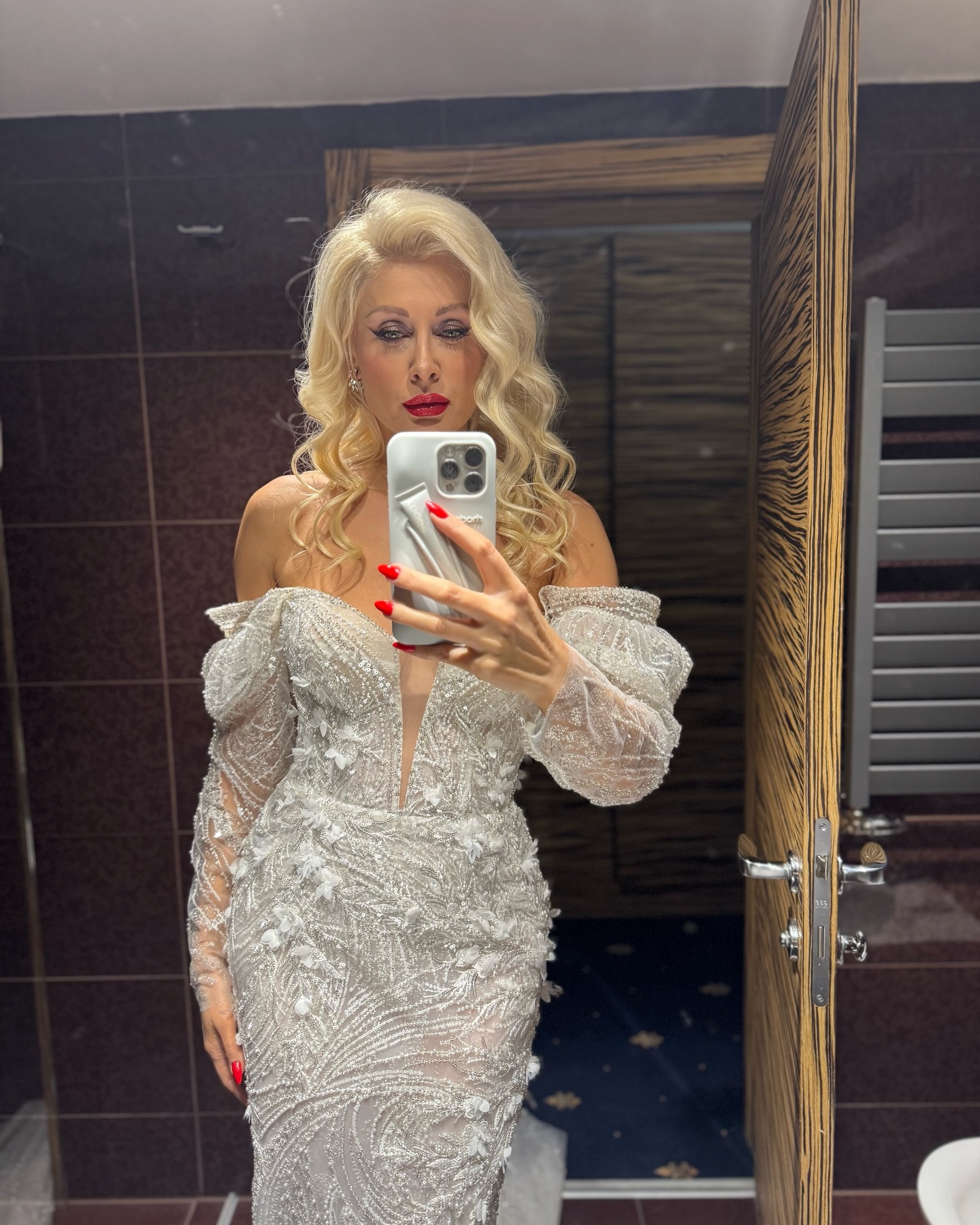 Pomirila se sa bratom Aneli Ahmić, a pevačica sada otkrila sve o vezi sa Dejanom Matićem: "Stalno se provlači"