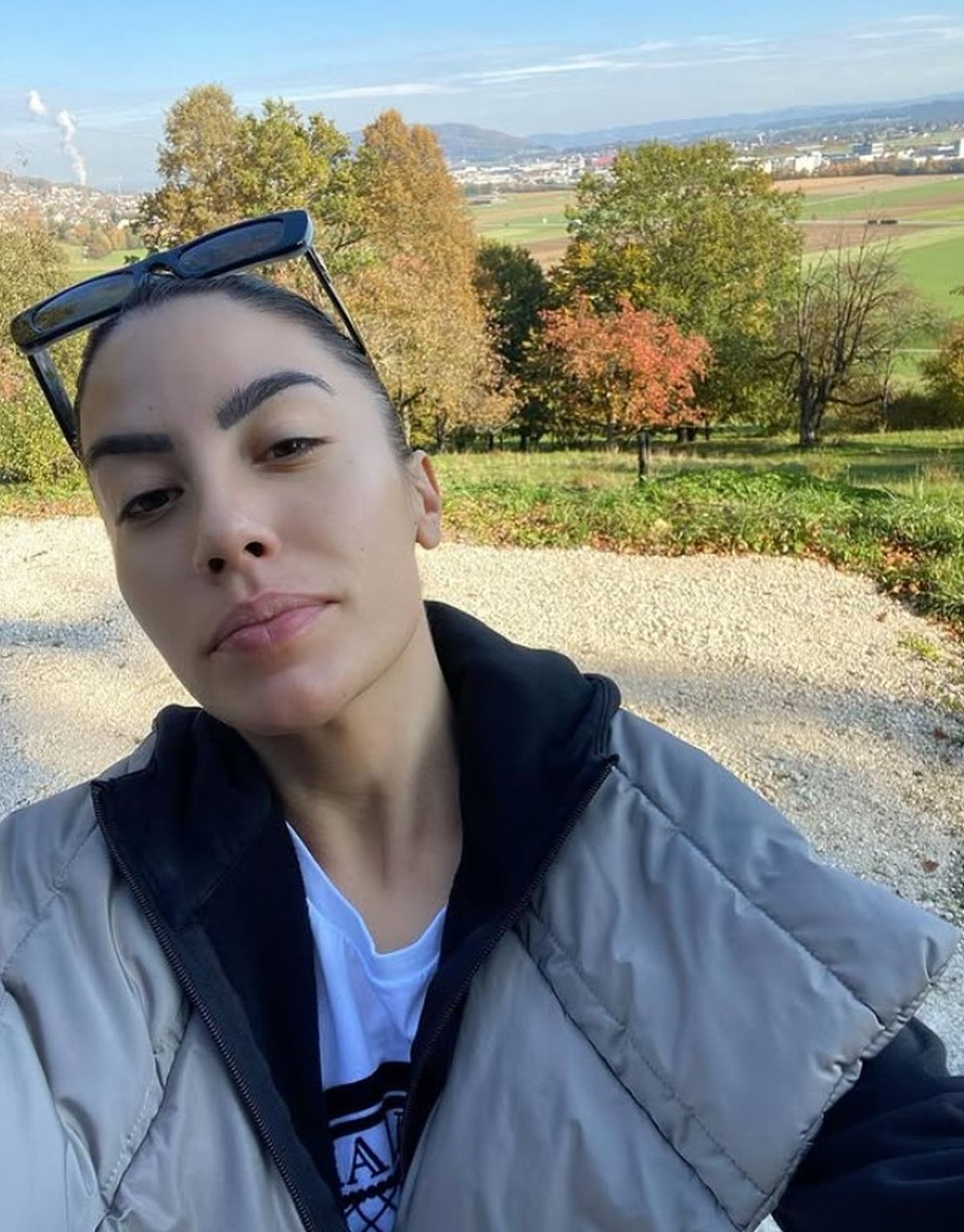 Naša pevačica kupila ulicu i pravi privatno jezero! Mreže gore zbog njene objave: "Da li plaćaš porez?"