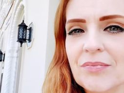 Ana Stoun, naučnica, život posle smrti