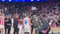 Navijači Zvezde umalo nisu pogodili Janisa Sferopulosa flašom u glavu