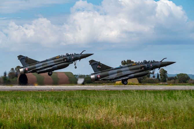 Mirage 2000 avion Miraž Mirage 2000 avion Miraž