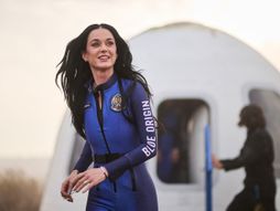 Kejti Peri, Nju Šepard