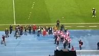 Legende Vardara i Crvene zvezde izašle na teren: Stadion eksplodirao kada se pojavio član generacije iz Barija