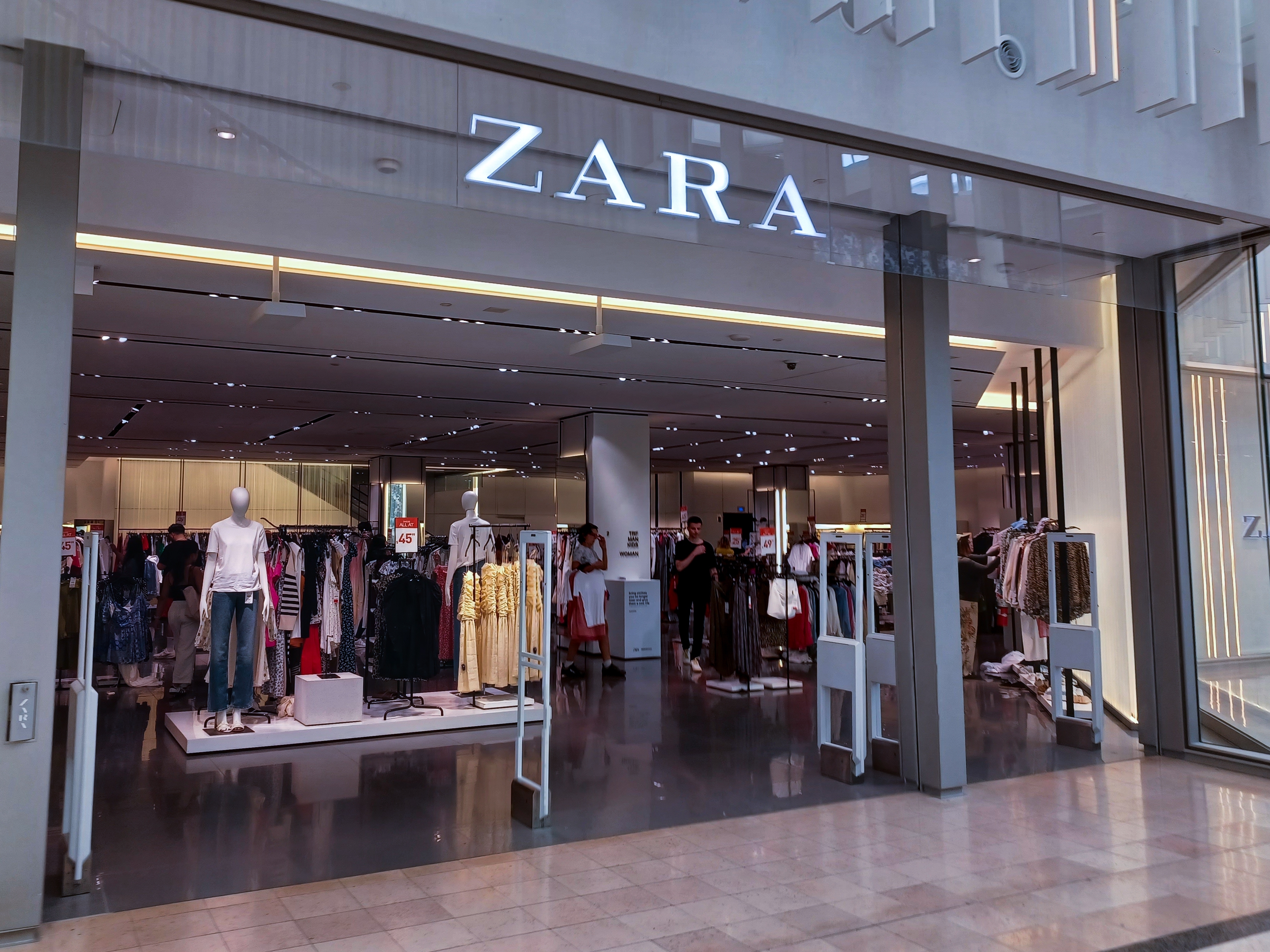 Uprkos popustima, Inditex u čijem je vlasništvu Zara, podbacio: Da li se kupci okreću od giganta "brze mode"?