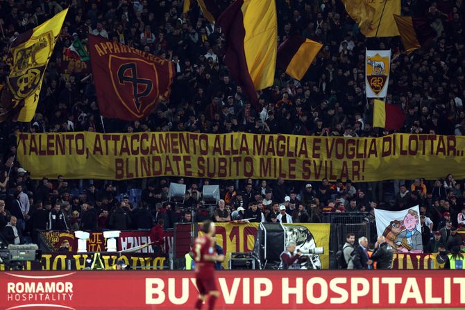 Mile Svilar, FK Roma Mile Svilar, FK Roma