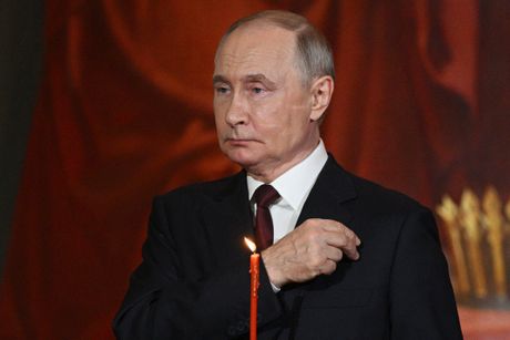 Vladimir Putin na vaskršnjoj liturgiji Vladimir Putin na vaskršnjoj liturgiji