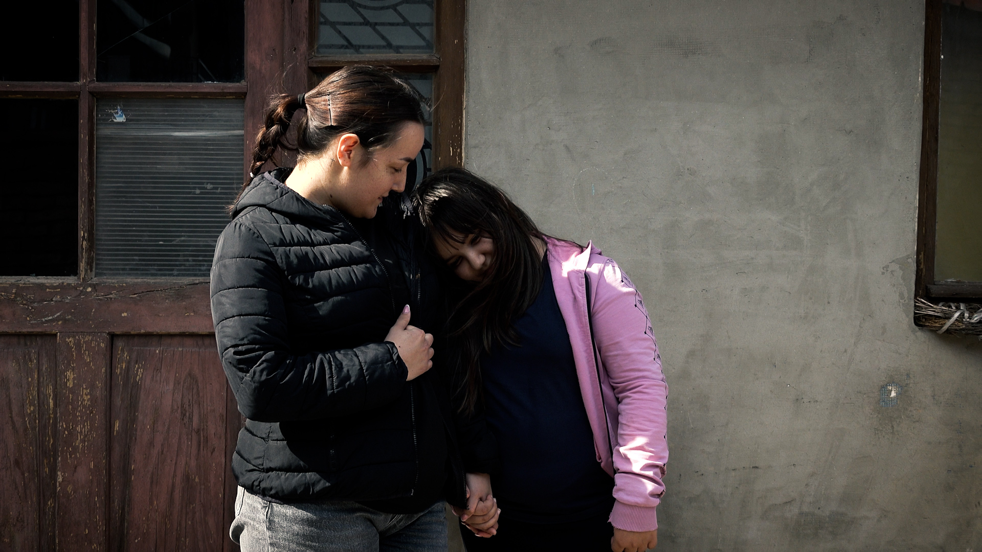 Sestre bez roditelja se uselile u novi dom, sve zahvaljujući OVOM ČOVEKU: Živele su u jednoj prostoriji