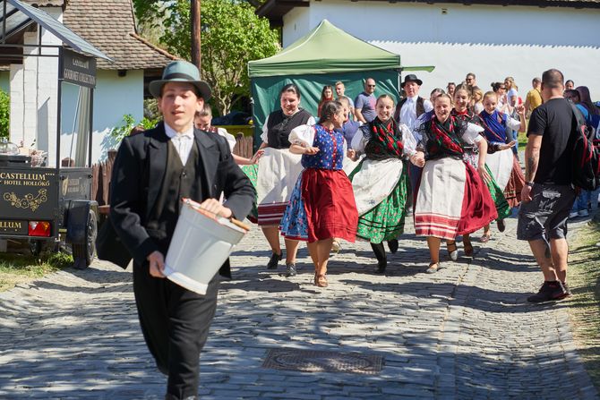 Vodeni ponedeljak, polivanje uskrs Vodeni ponedeljak, polivanje uskrs