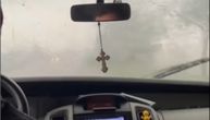 Apokaliptične scene kod Požarevca! Auto se jedva probija kroz nevreme, ne vidi se prst pred okom