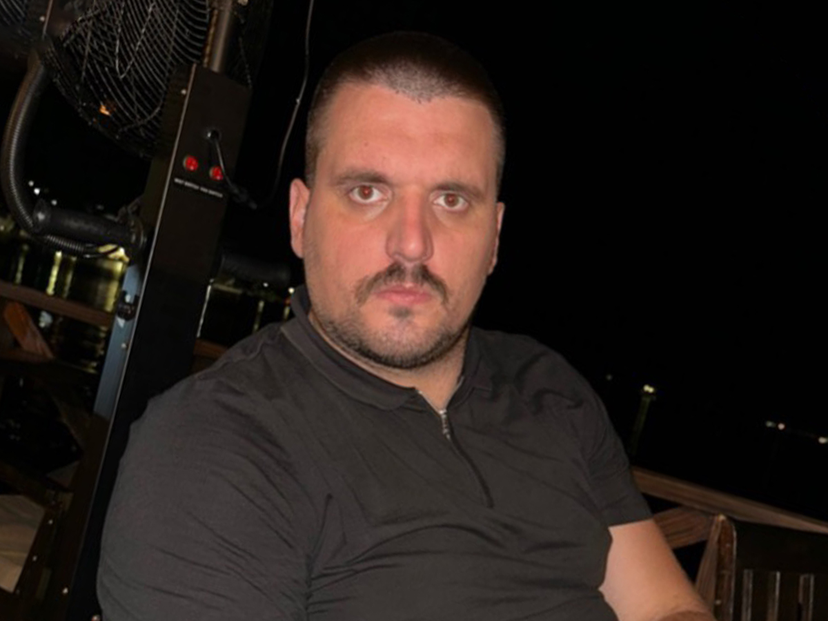 Dejanu Vuksanoviću ponovo stavljene lisice: U Crnoj Gori posle saobraćajke vređao policajca i pretio mu