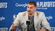 Nikola Jokić se raspričao sa Srbima na konferenciji, a onda se šalio sa Amerima što ne znaju srpski jezik