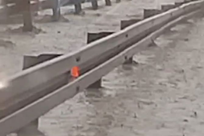 Auto-put Beograd - Požarevac, kod Smedereva, voda na putu, nevreme, poplava Auto-put Beograd - Požarevac, kod Smedereva, voda na putu, nevreme, poplava