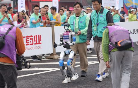 kina, roboti, maraton kina, roboti, maraton