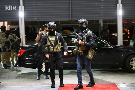 Sarajevo, specijalci MUPa RS, čuvaju Dodikov automobil, Milorad Dodik