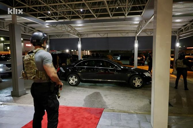 Sarajevo, specijalci MUPa RS, čuvaju Dodikov automobil, Milorad Dodik