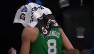 Porzingis krvave glave ležao na parketu, pa se vratio na teren sa 5 kopči i vodio Boston do 2:0 u seriji
