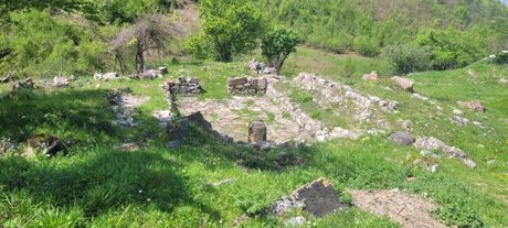 Ostaci manastira, Kosovo Ostaci manastira, Kosovo