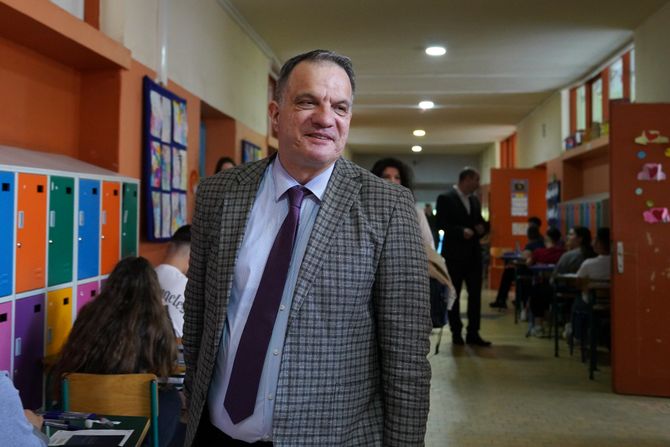 Ministar prosvete Dejan Vuk Stanković,  probni test iz matematike, Osnovna škola "Starina Novak", Beograd