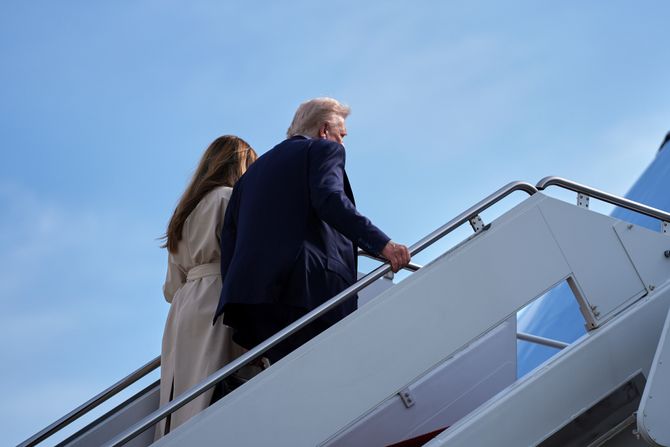 Donald Tramp i Melanija Tramp krenuli na papinu sahranu u Rim Donald Tramp i Melanija Tramp krenuli na papinu sahranu u Rim