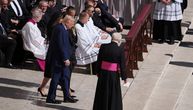 Tramp i Melanija imali posebnu čast: Pogledajte šta su uradili pre sahrane pape Franje