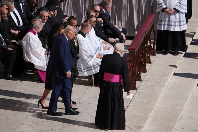 Donald Tramp i Melanija na sahrani pape Franje Donald Tramp i Melanija na sahrani pape Franje