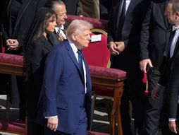 Donald i Melanija Tramp na sahrani pape Franje