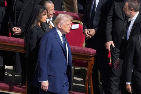 Donald i Melanija Tramp na sahrani pape Franje Donald i Melanija Tramp na sahrani pape Franje