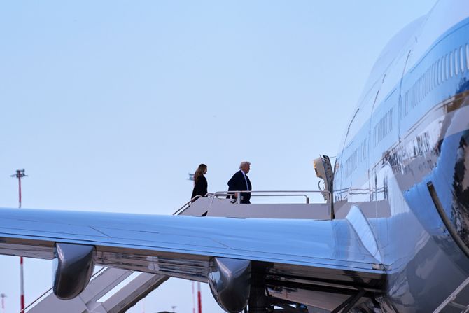 Donald Tramp i Melanija napustili Rim nakon sahrane pape Franje Donald Tramp i Melanija napustili Rim nakon sahrane pape Franje