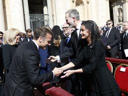 Kraljica Leticija na sahrani pape Franje