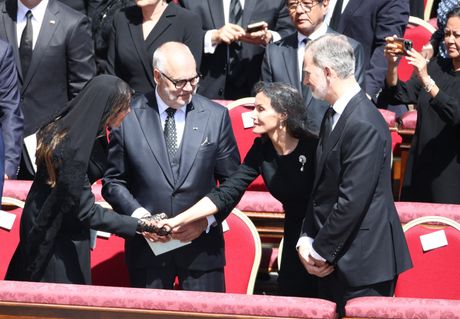 Kraljica Leticija na sahrani pape Franje