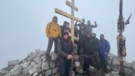 Krov Srbije ponovo sija punim sjajem! Časni krst na Rtnju ujedinio mladost zemlje