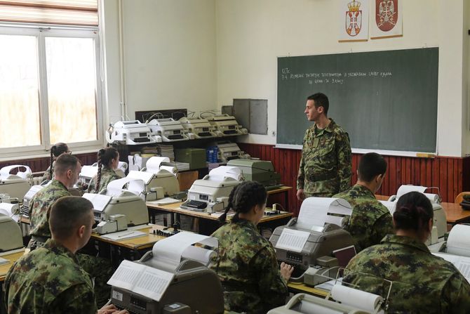 Obuka vojnika službe telekomunikacija Obuka vojnika službe telekomunikacija