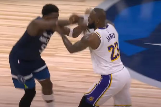 Entoni Edvards i Lebron Džejms Entoni Edvards i Lebron Džejms