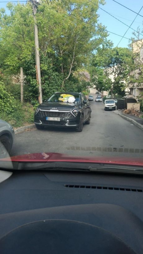 Smeće na automobilu Smeće na automobilu