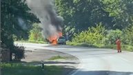 Veliki požar u Novom Sadu posred puta: Čekaju se vatrogasci