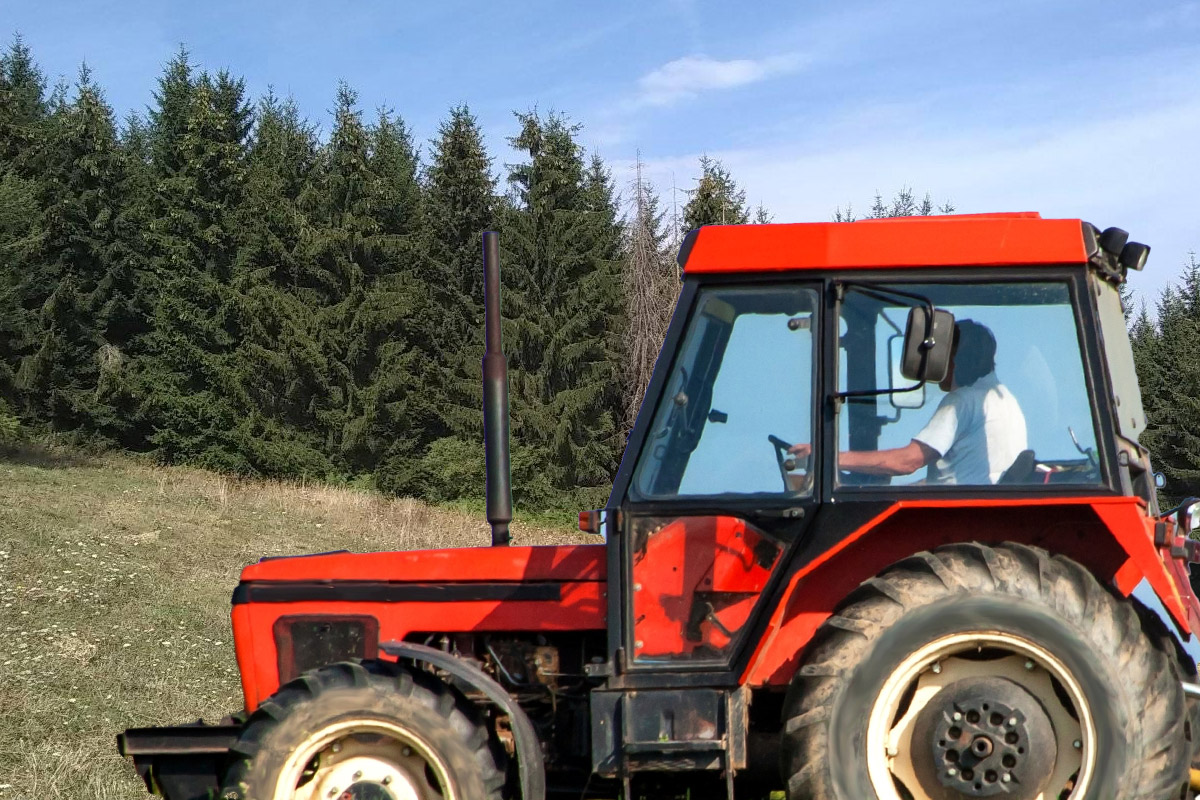 Tragedija u Italiji: Devojka (22) poginula, ujak vozio traktor koji se prevrnuo