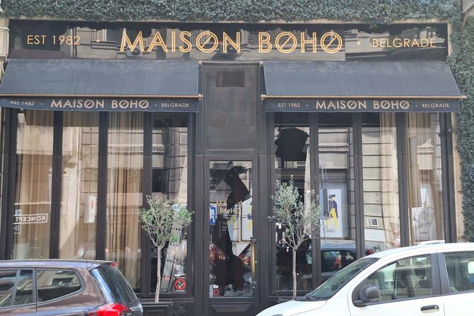 Restoran Maison Boho, razbijena stakla