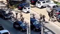 Unakazili ih letvama, pa smrskali automobil! Osvanuli novi jezivi snimci haosa u Zemunu, tinejdžeri pretučeni