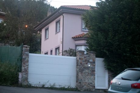 Vila Španija, otac i majka držali decu 4 godine unutra Vila Španija, otac i majka držali decu 4 godine unutra