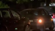 Hit snimak parkiranja žene u Šapcu, "čuje se kako puca": Izudarala i ovog ispred i onog iza, ali nije odustala