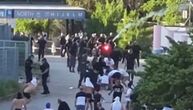 Nema kraja haosu: Stampedo Torcide napao policiju, pa usledila žestoka reakcija