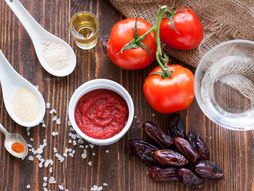 Domaći kečap sa urmama