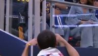 Srceparajuća scena na kraju NBA utakmice: Karijev sin neutešno plače zbog poraza, a onda mu je on prišao