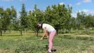 Muž joj je najuspešniji pevač, a ona kopa njivu: Nedavno mu rodila dete, sad je sestra razotkrila potpuno